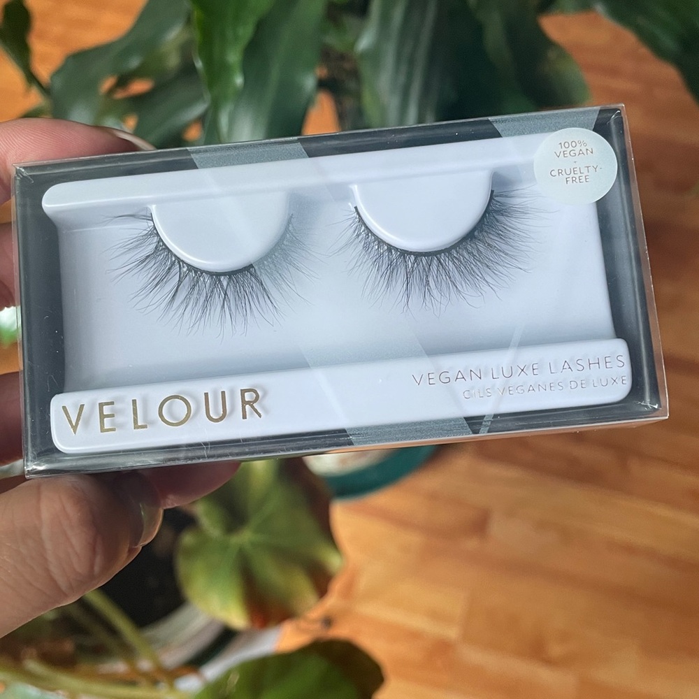 Velour Lash in Lash Next Door